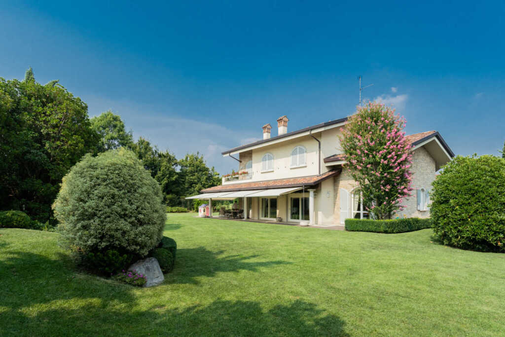 Incarico-di-vendita-villa-in-Brianza-agenzia-immobilire-casaestyle