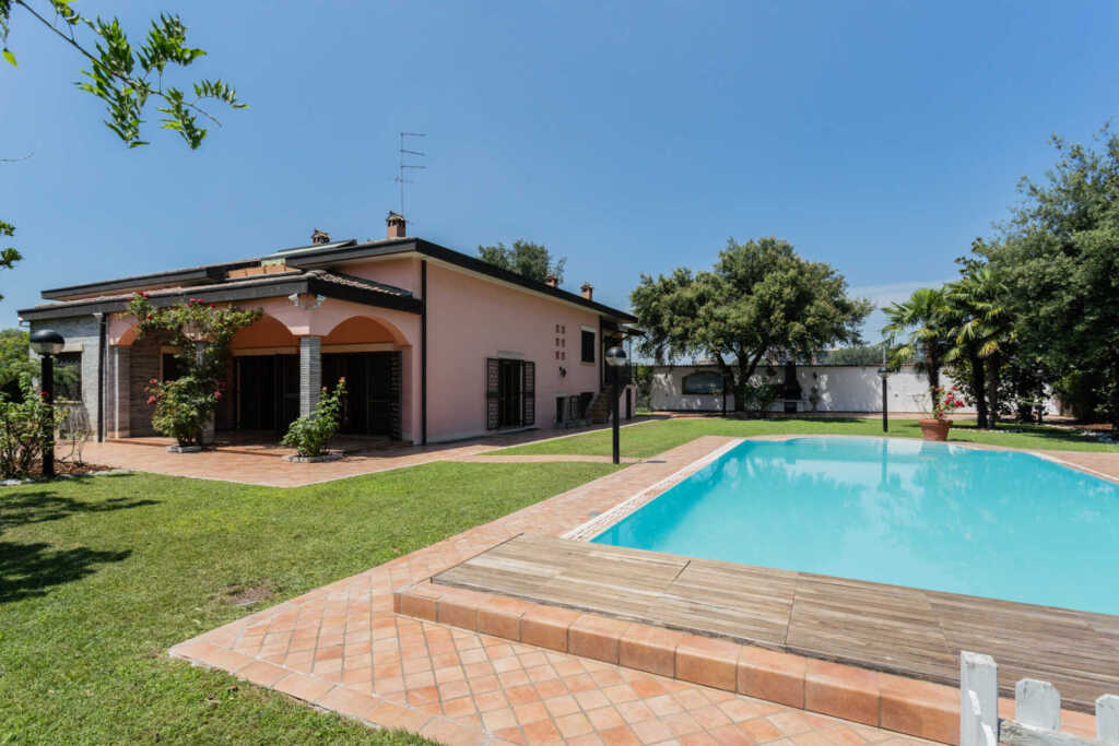 Incarico-di-vendita-villa-in-Brianza-agenzia-immobilire-casaestyle