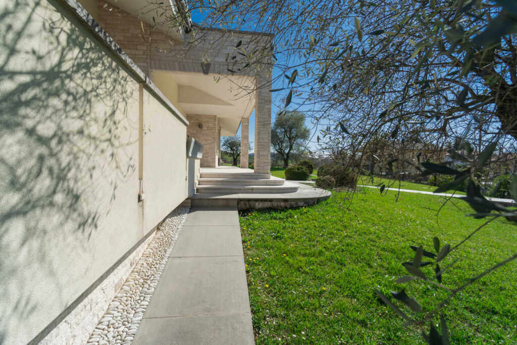 Villa in vendita a Brusaporto Bergamo ristrutturata con ascensore agenzia immobiliare milano brianza Casa&Style