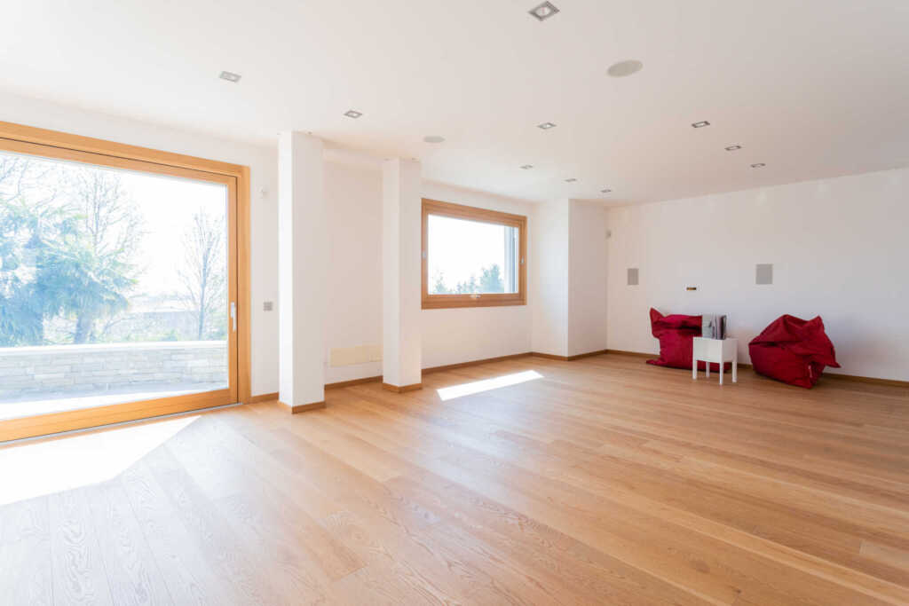 Come preparare una casa da vendere: fare entrare la luce naturale