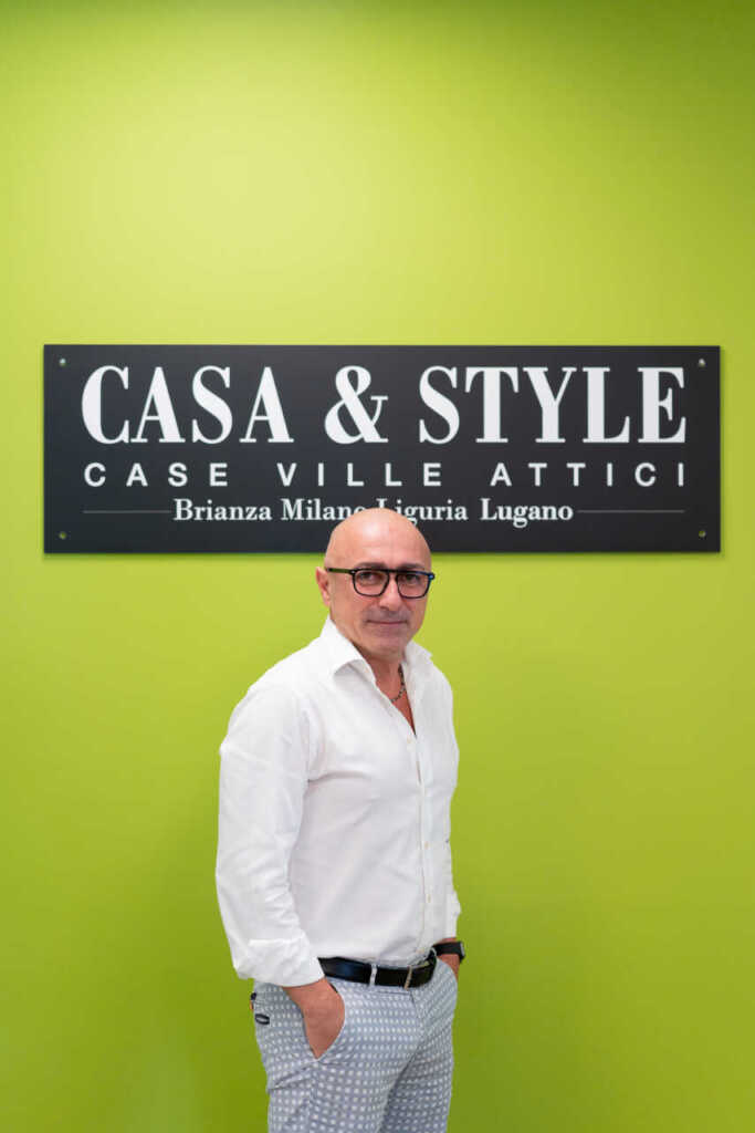 Angelo-Acquafresca-titolare-casa&style-agenzia-immobiliare-milano-e-brianza-specializzata-in-vendita-ville