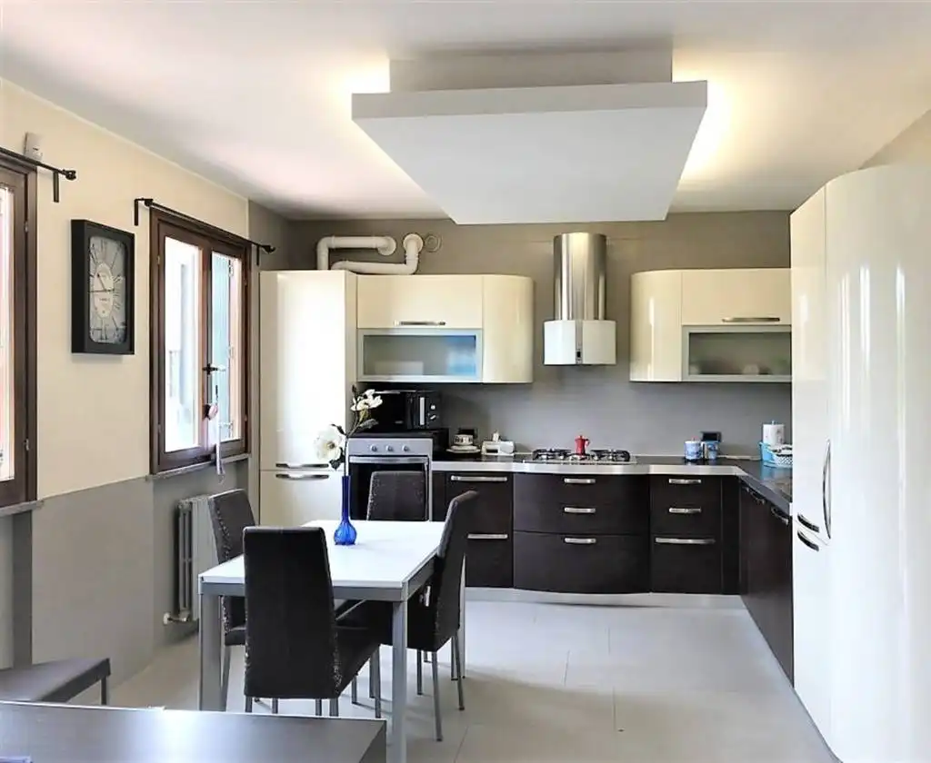 Appartamento 4 locali in vendita a Cavenago di Brianza (10)