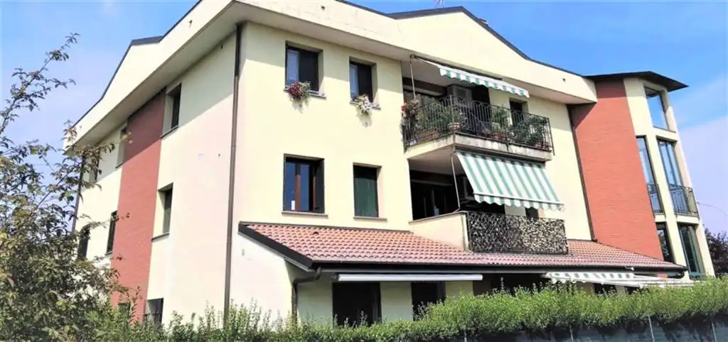 Appartamento 4 locali in vendita a Cavenago di Brianza (2)