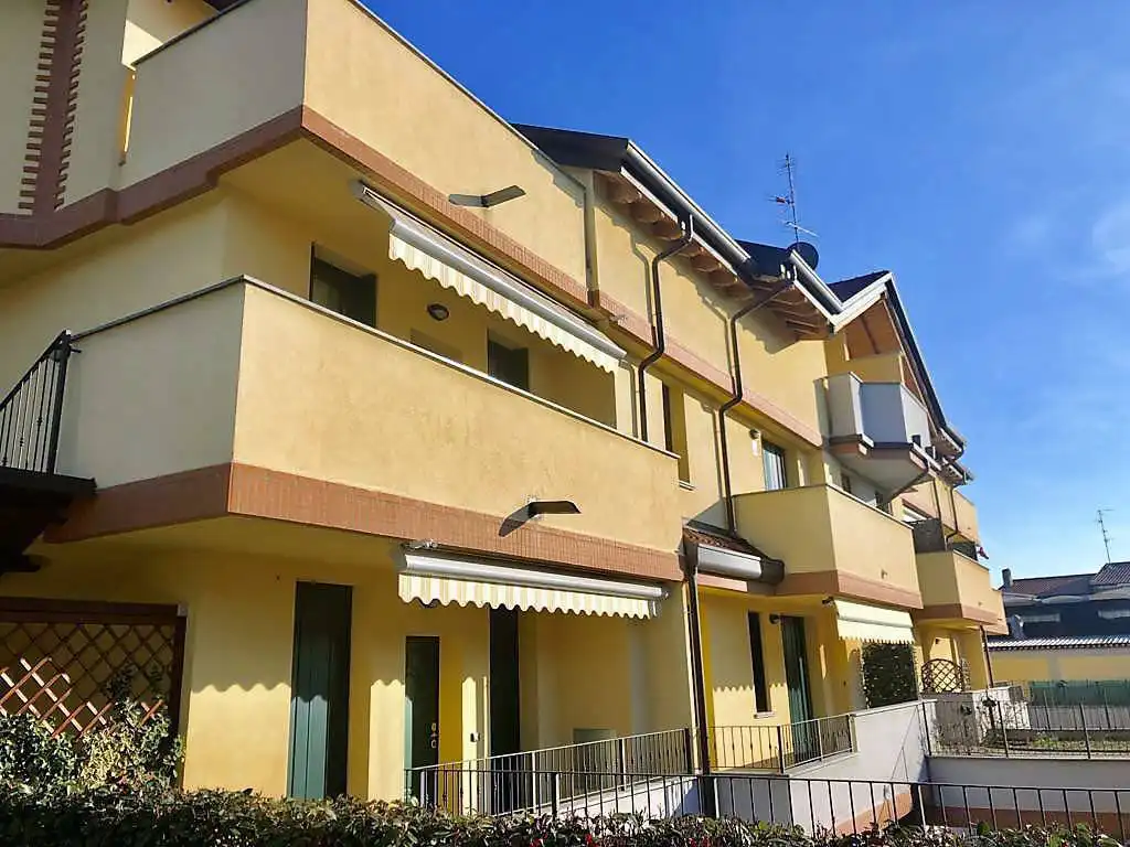 Appartamento-4-locali-con-giardino-in-vendita-a-Carnate