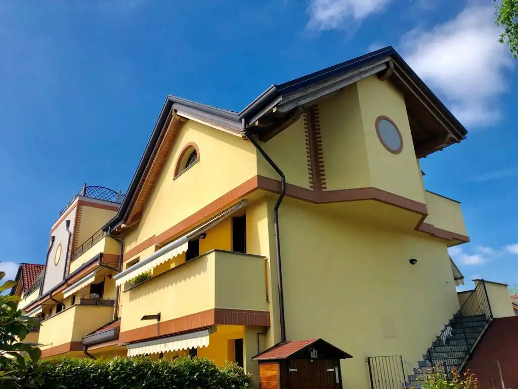 Appartamento-4-locali-con-giardino-in-vendita