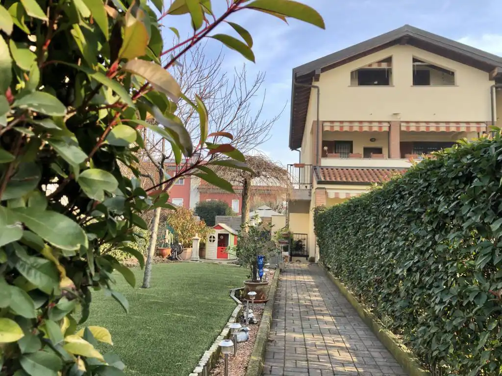 Appartamento-4-locali-giardino-in-vendita-Busnago