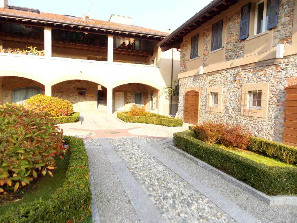 Appartamento-con-giardino-privato-in-vendita-a-Castello-di-Brianza-14