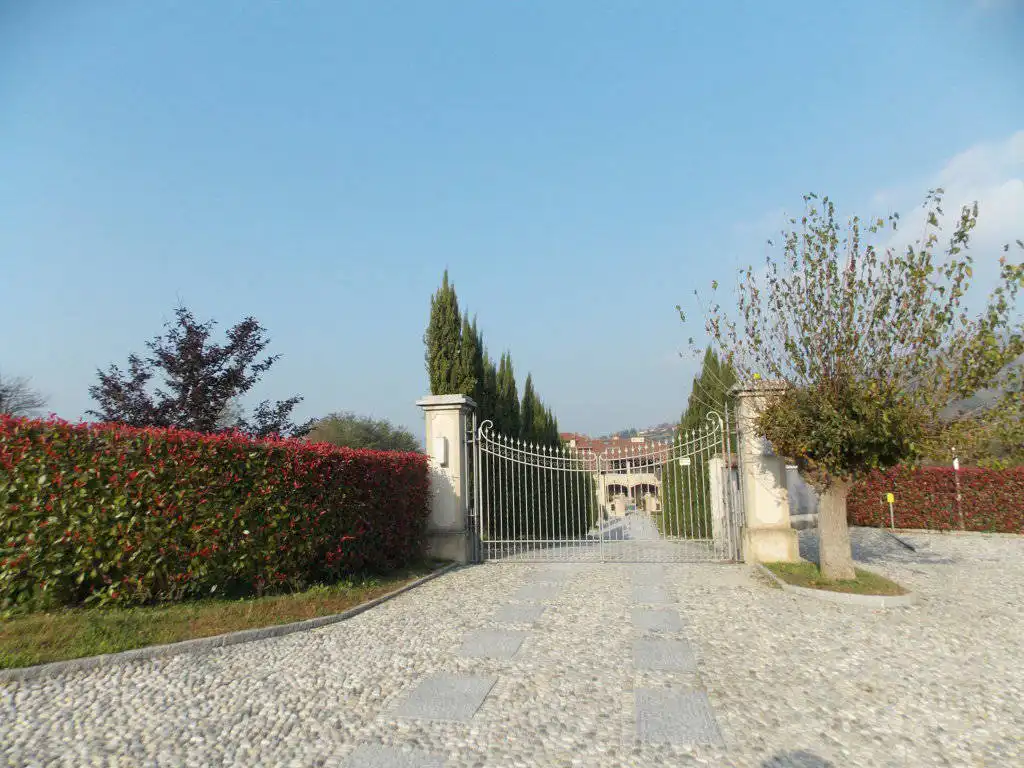 Appartamento-con-giardino-privato-in-vendita-a-Castello-di-Brianza-16