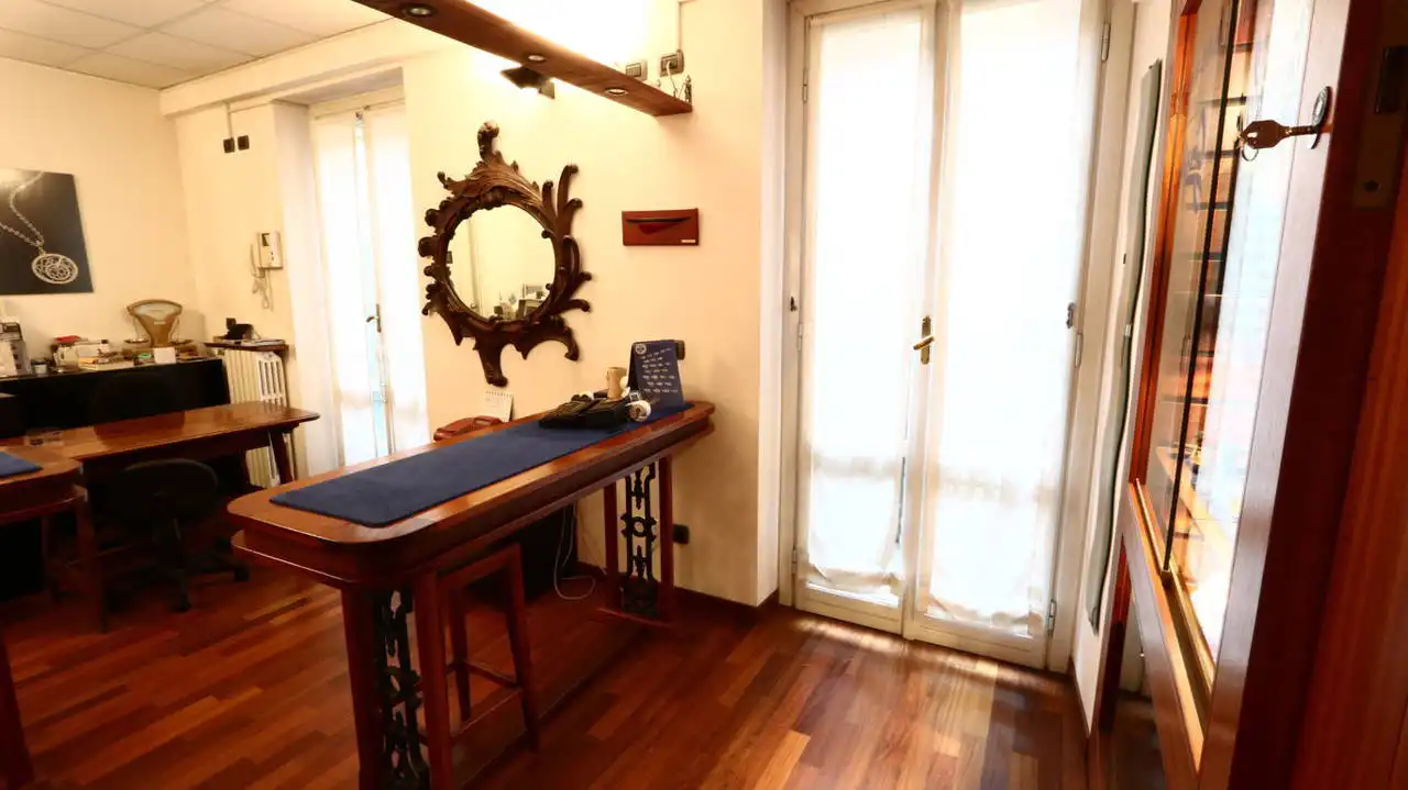 Appartamento d'epoca in vendita a Milano