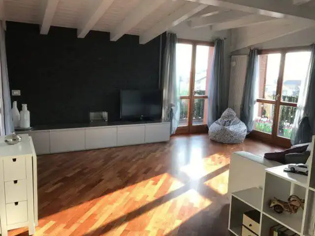 Appartamento-ultimo-piano-con-terrazzo-in-vendita-a-Correzzana-19