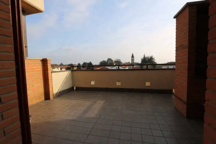 Appartamento-ultimo-piano-con-terrazzo-in-vendita-a-Correzzana-5