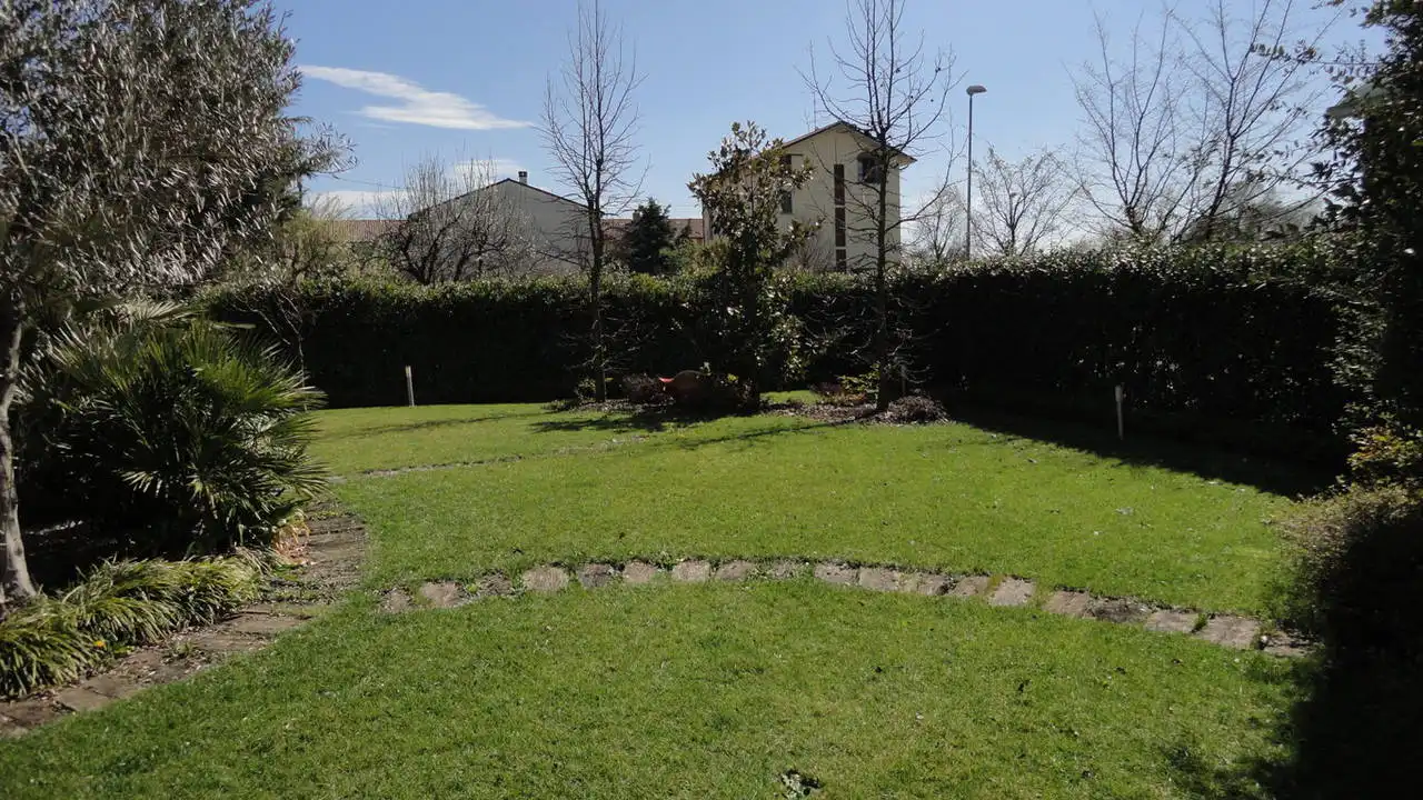 Case-con-giardino-in-vendita-a-Sulbiate-Bellusco-21