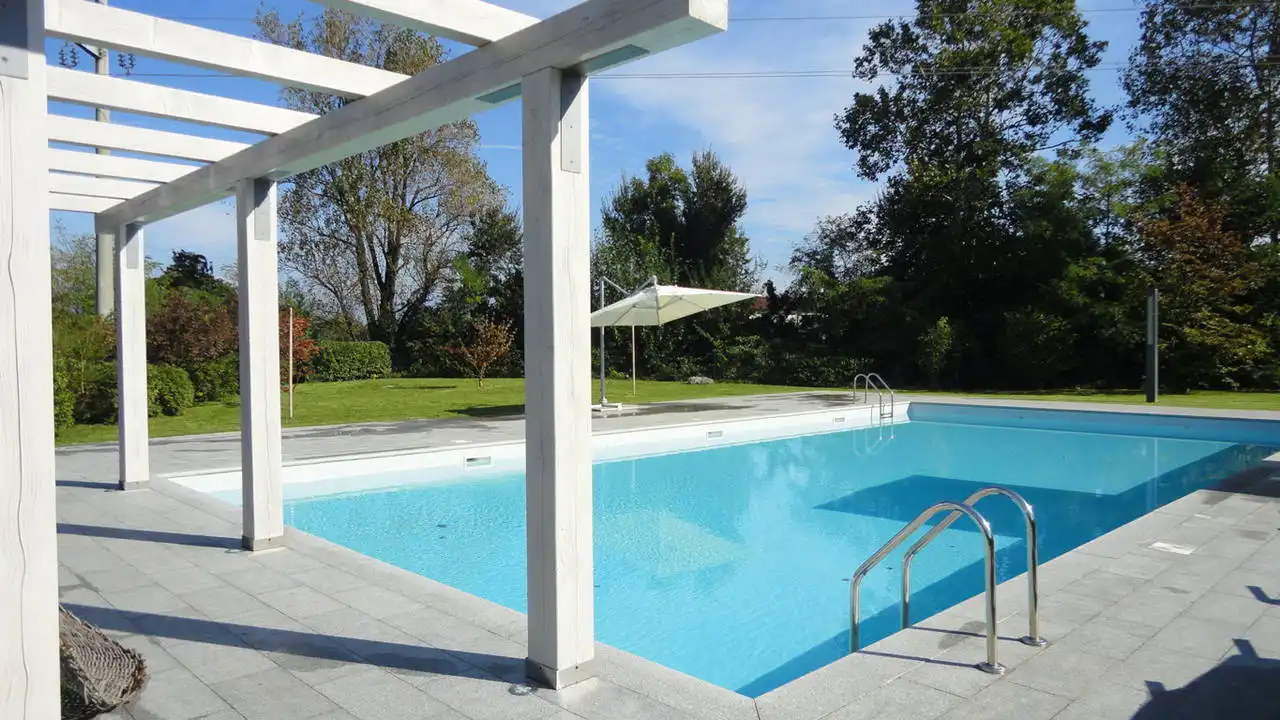 Case-in-vendita-a-Besana-Brianza-con-piscina-1