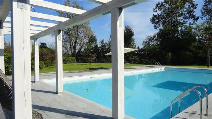 Case-in-vendita-a-Besana-Brianza-con-piscina-19