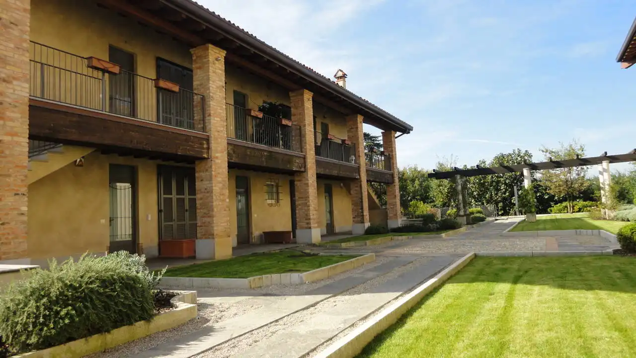 Case-in-vendita-a-Besana-Brianza-con-piscina-3