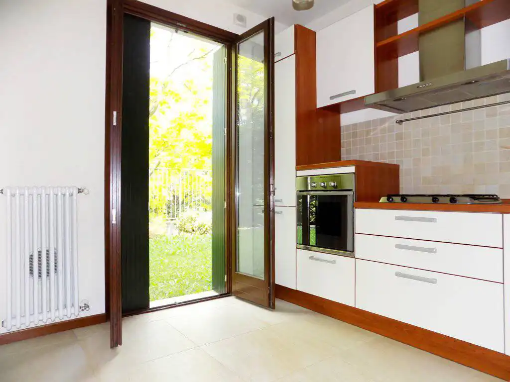 Case-in-vendita-con-giardino-a-Bernareggio-11