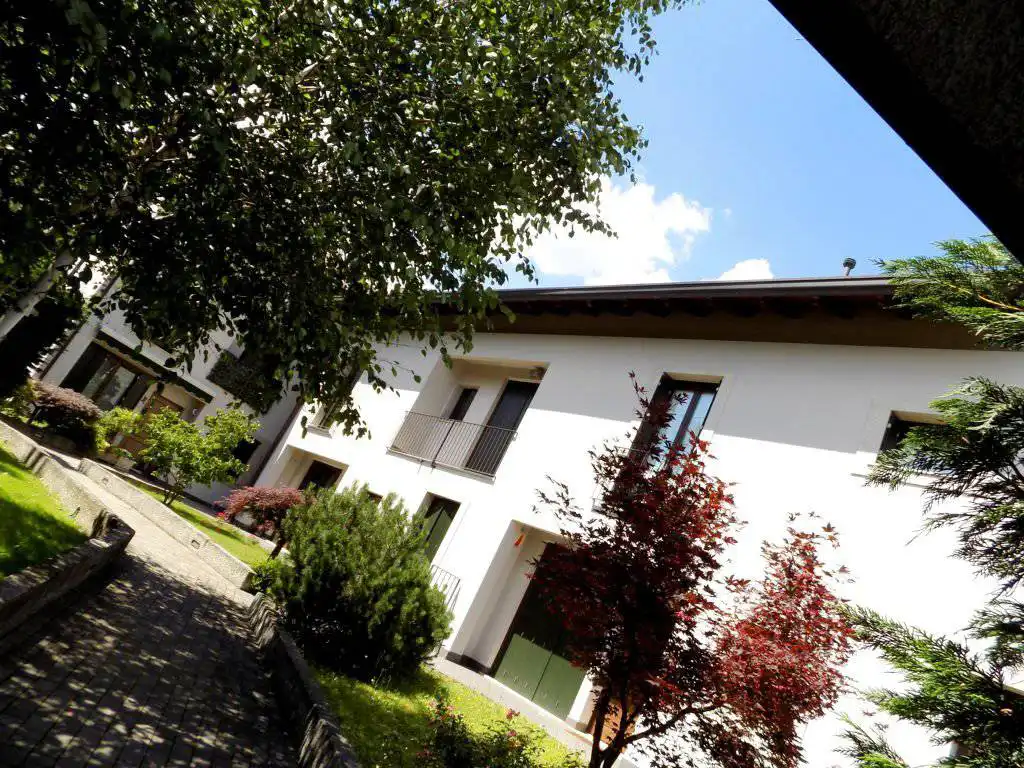 Case-in-vendita-con-giardino-a-Bernareggio-8