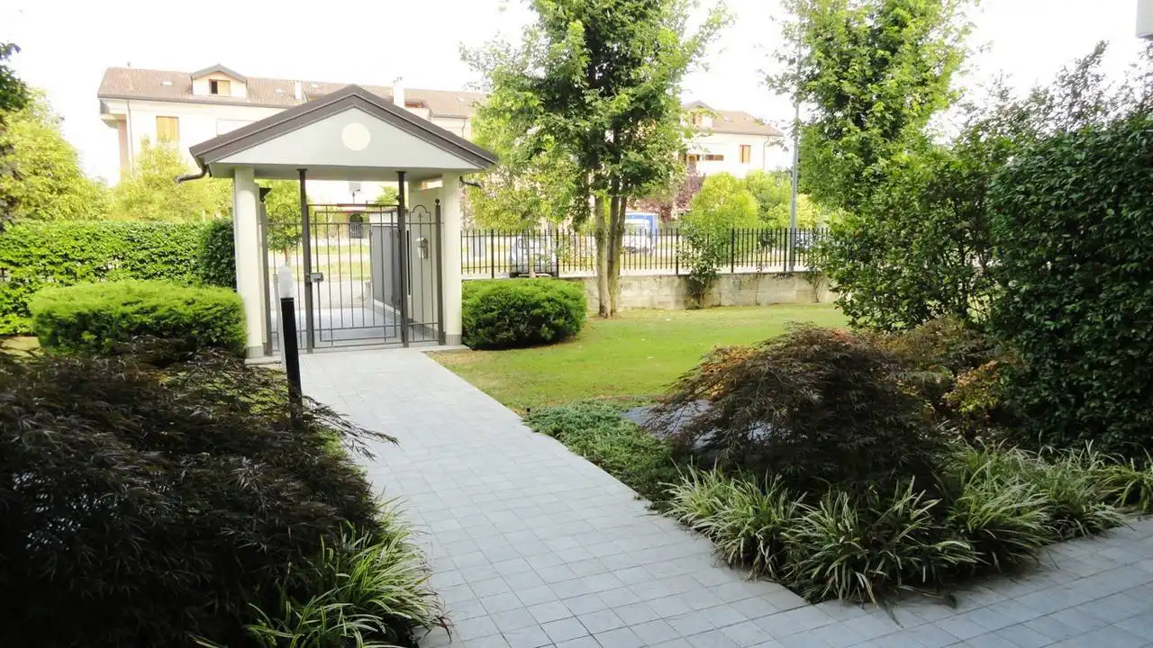 Case-in-vendita-con-giardino-a-Burago-Molgora-MB-6