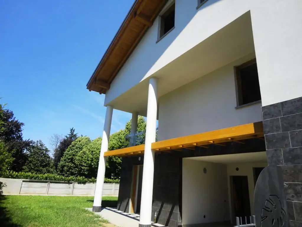 Case-in-vendita-con-terrazzo-a-Burago-di-Molgora-in-Brianza-15