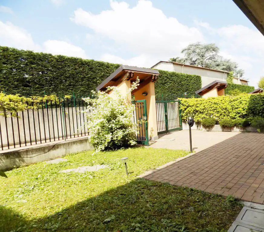 Villa-accogliente-e-curata-in-vendita-a-Cornate-d39Adda-in-Brianza-10