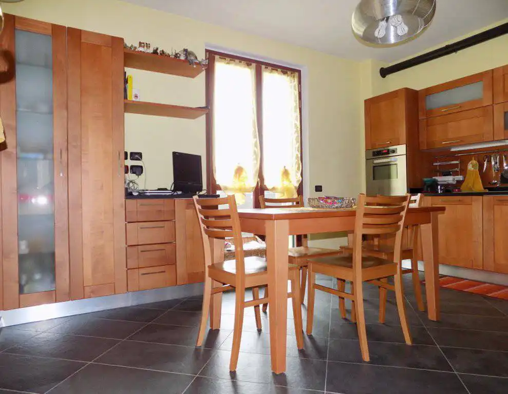 Villa-accogliente-e-curata-in-vendita-a-Cornate-d39Adda-in-Brianza-2