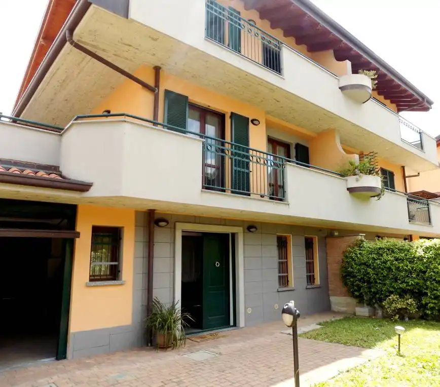Villa-accogliente-e-curata-in-vendita-a-Cornate-d39Adda-in-Brianza