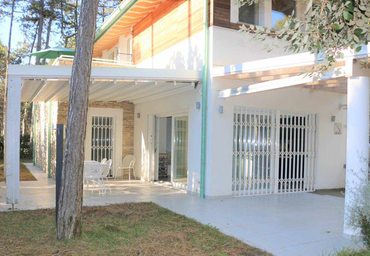 Villa-con-2-appartamenti-in-vendita-a-Bibione-1