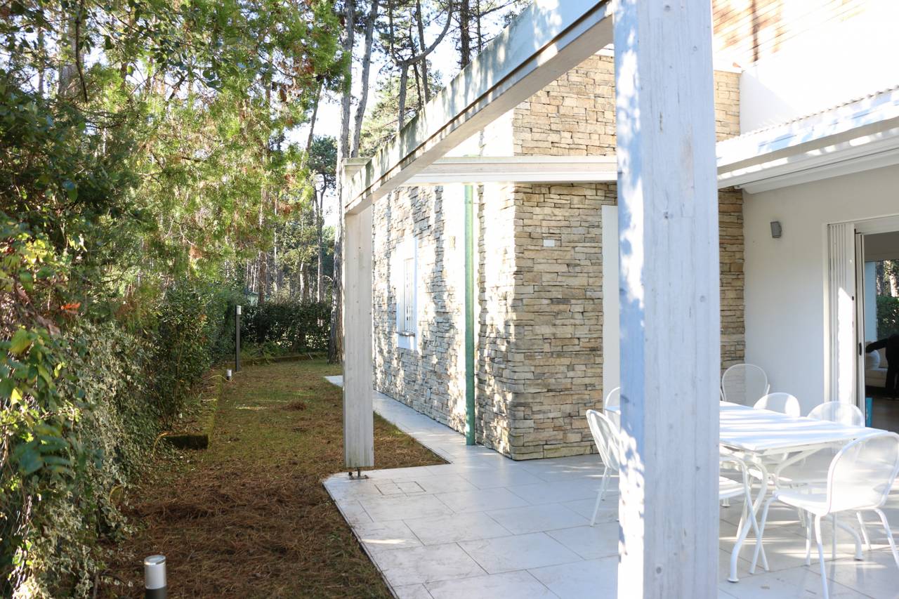 Villa-con-2-appartamenti-in-vendita-a-Bibione-5