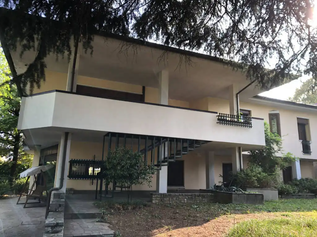 Villa-con-due-appartamenti-in-vendita-a-Cornate-d-Adda
