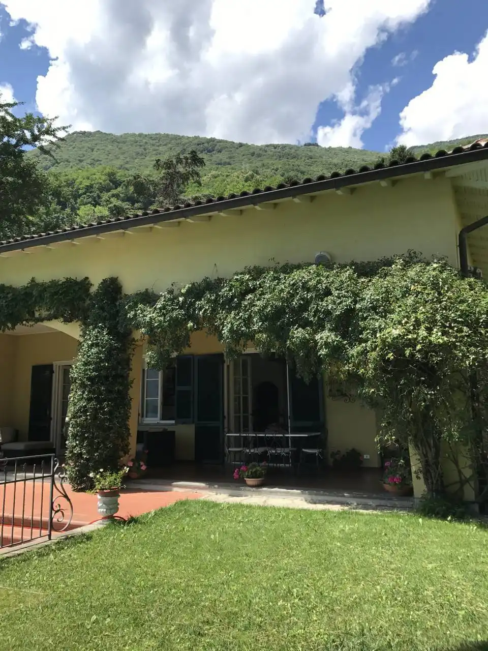 Villa-con-piscina-e-molo-sul-Lago-di-Como-in-vendita-a-Gera-Lario-21