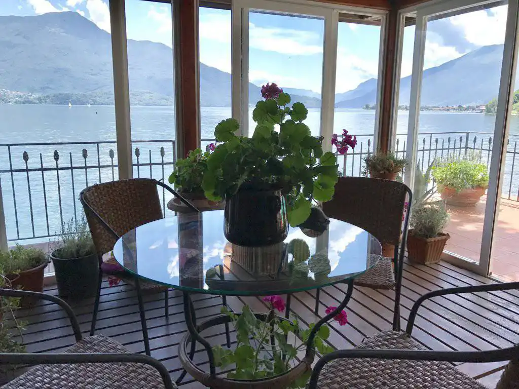 Villa-con-piscina-e-molo-sul-Lago-di-Como-in-vendita-a-Gera-Lario-8