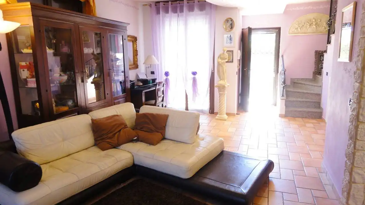 Villa-con-piscina-in-vendita-a-Busnago-in-Brianza-17