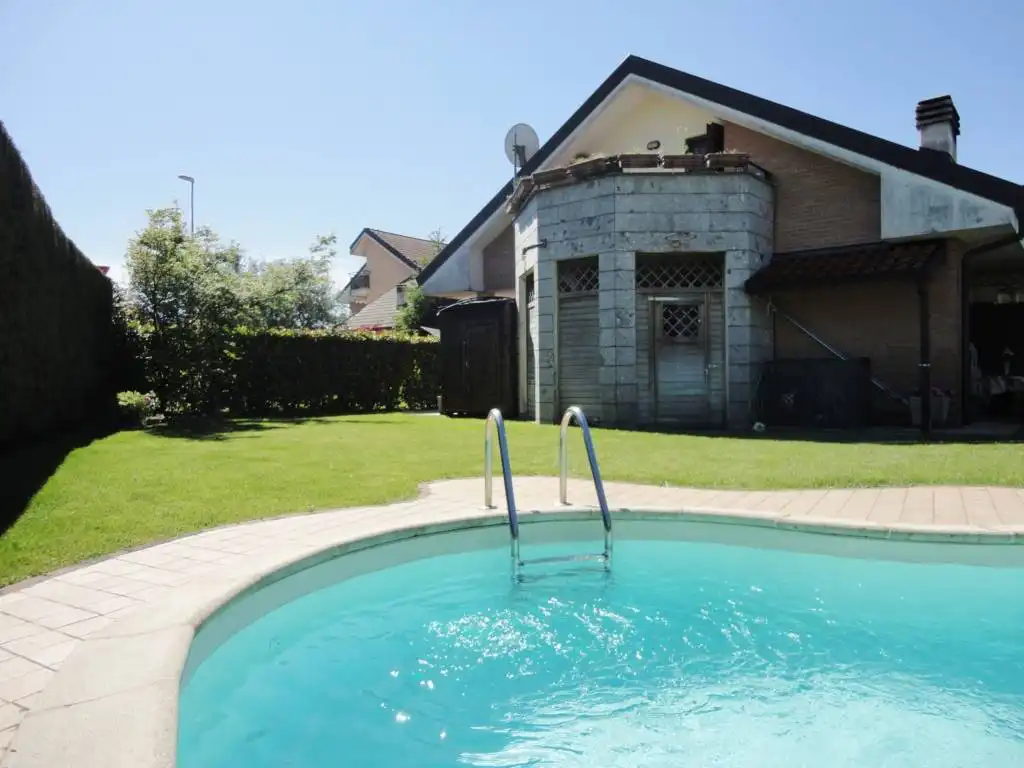 Villa-con-piscina-in-vendita-a-Busnago-in-Brianza-21
