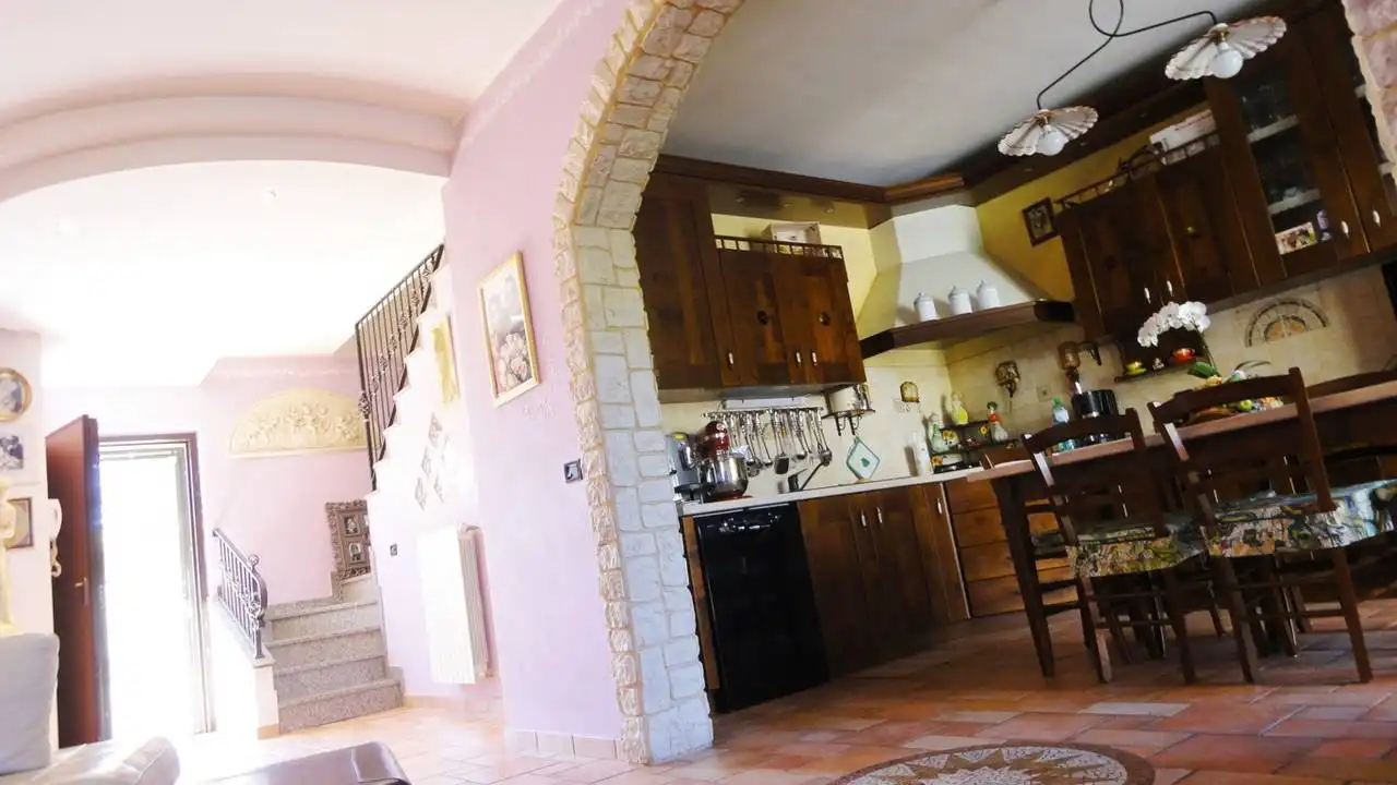 Villa-con-piscina-in-vendita-a-Busnago-in-Brianza-3