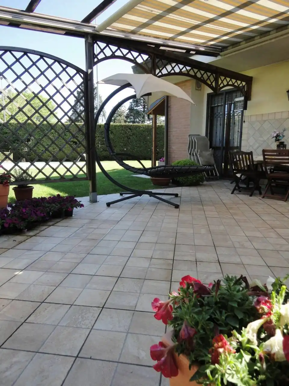 Villa-con-piscina-in-vendita-a-Busnago-in-Brianza-4