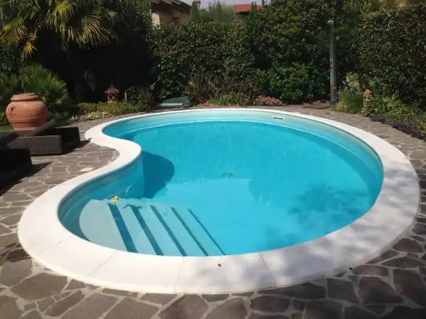 Villa-con-piscina-in-vendita-a-Roncello-1