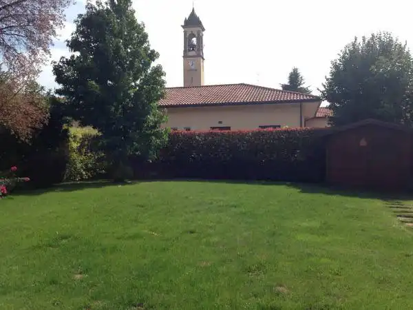 Villa-con-piscina-in-vendita-a-Roncello-20
