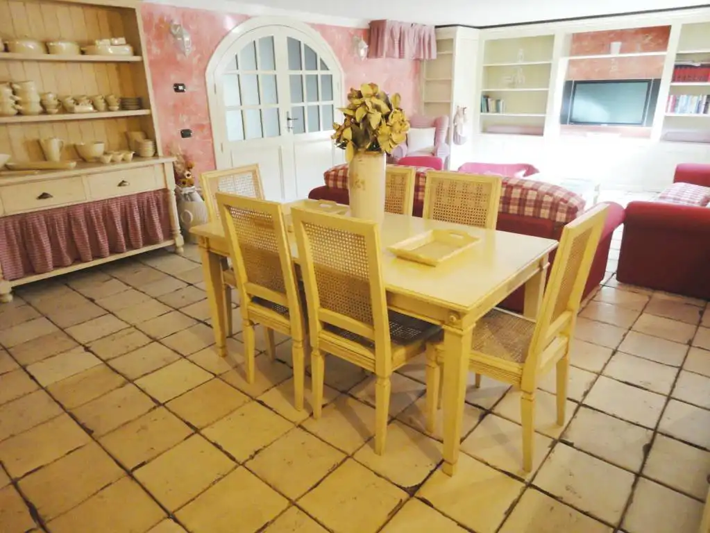 Villa-con-piscina-in-vendita-a-Roncello-4