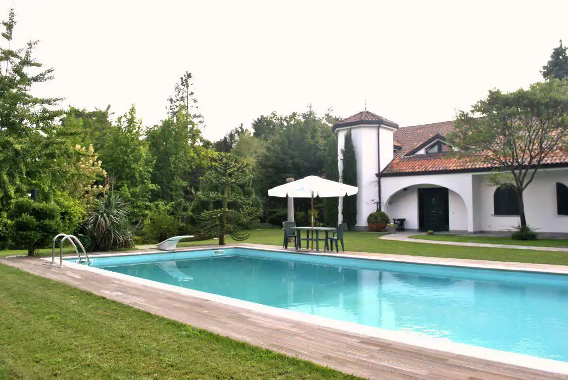 Villa-di-lusso-in-vendita-a-Casatenovo-in-Brianza-48