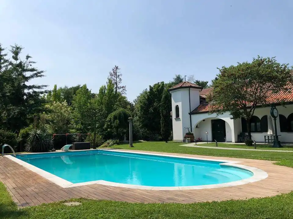 Villa-di-lusso-in-vendita-a-Casatenovo-in-Brianza
