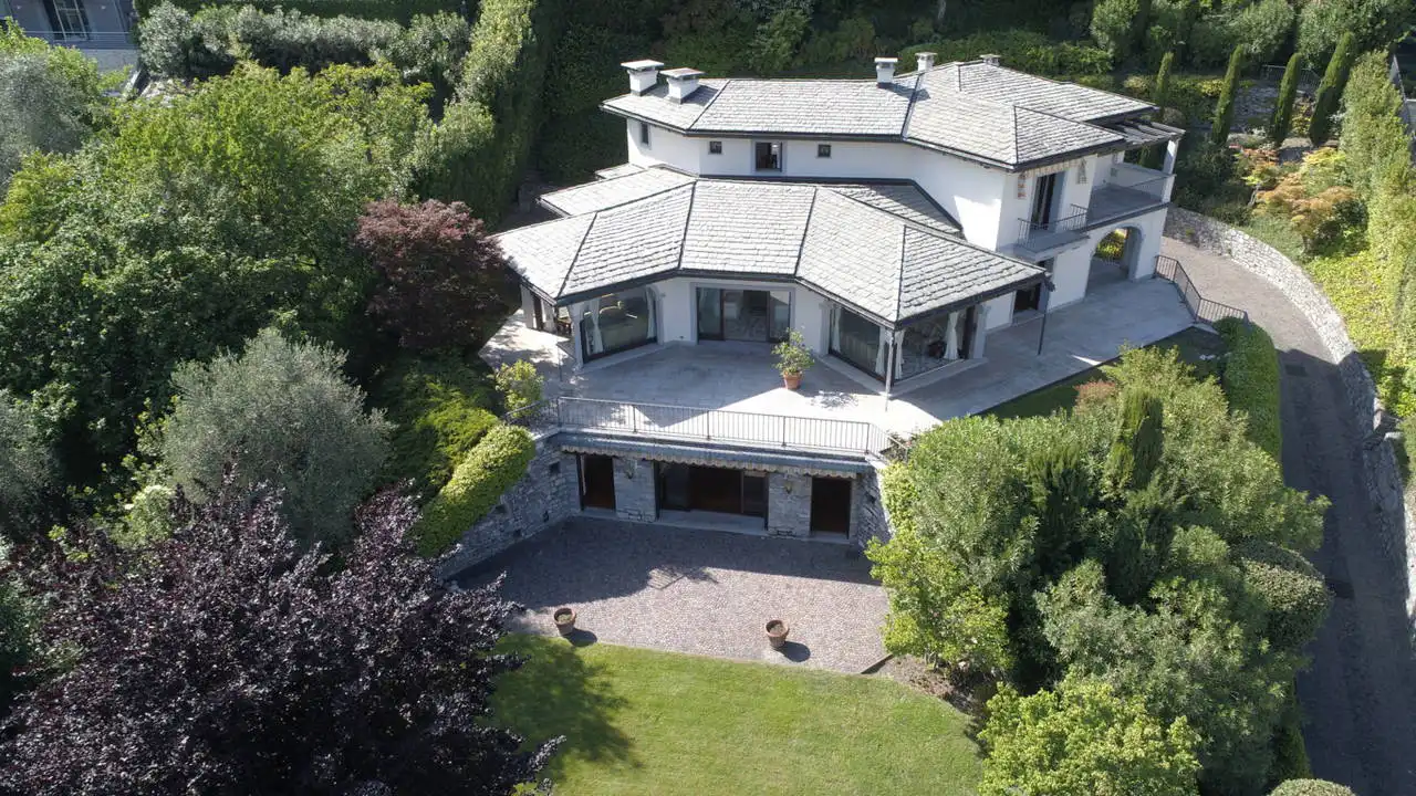 Villa-di-lusso-sul-Lago-di-Como-in-vendita-a-Mezzegra-1