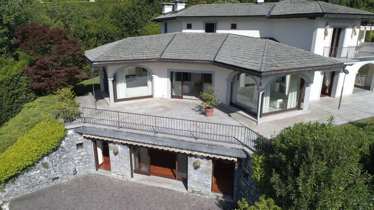 Villa-di-lusso-sul-Lago-di-Como-in-vendita-a-Mezzegra-11