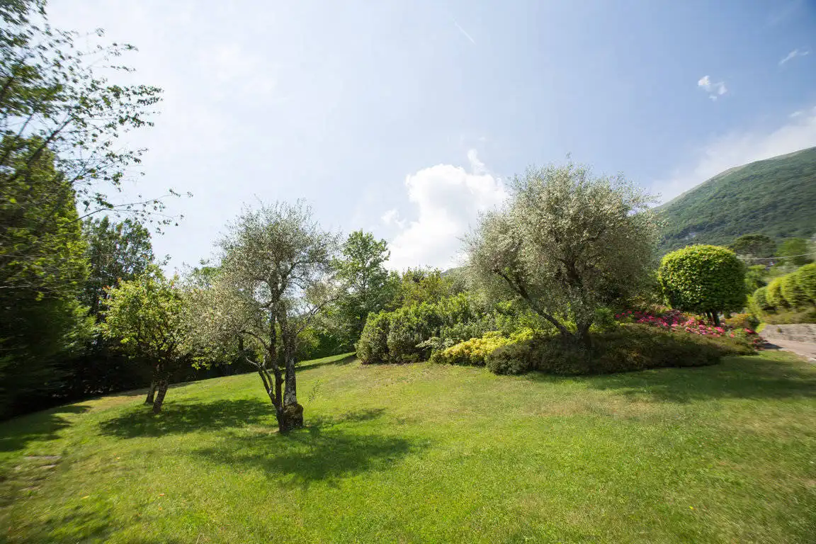 Villa-di-lusso-sul-Lago-di-Como-in-vendita-a-Mezzegra-18