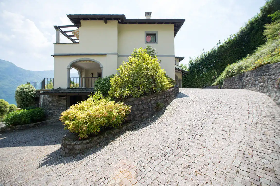 Villa-di-lusso-sul-Lago-di-Como-in-vendita-a-Mezzegra-19