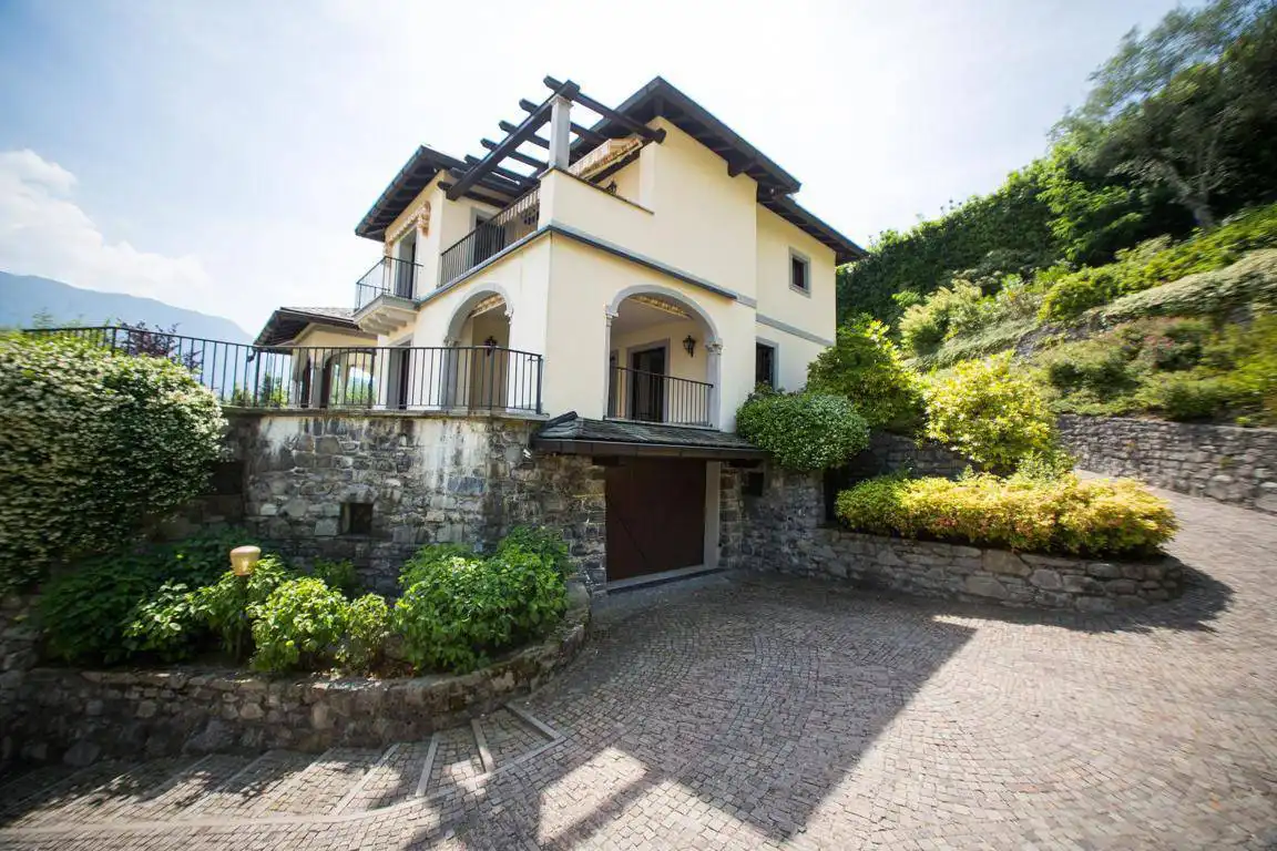 Villa-di-lusso-sul-Lago-di-Como-in-vendita-a-Mezzegra-21