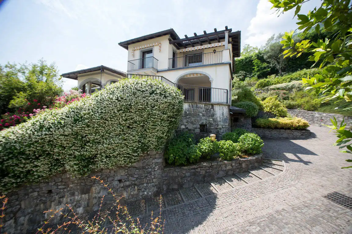Villa-di-lusso-sul-Lago-di-Como-in-vendita-a-Mezzegra-7