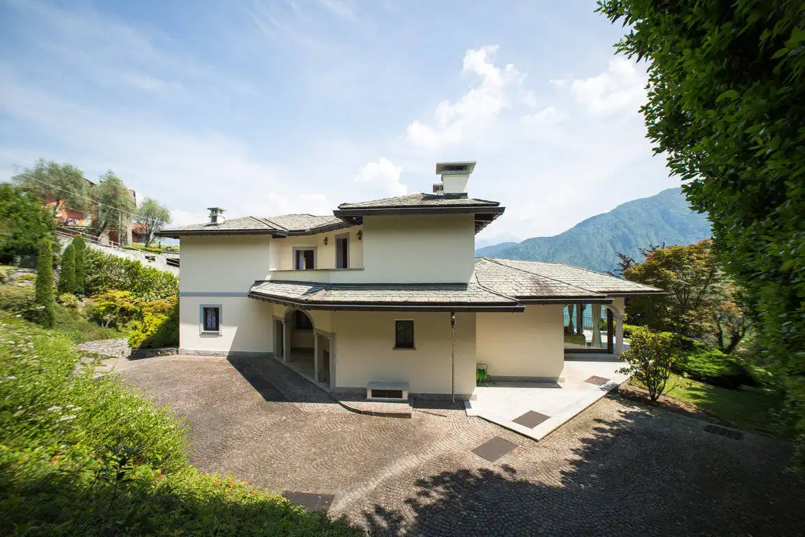 Villa-di-lusso-sul-Lago-di-Como-in-vendita-a-Mezzegra-8