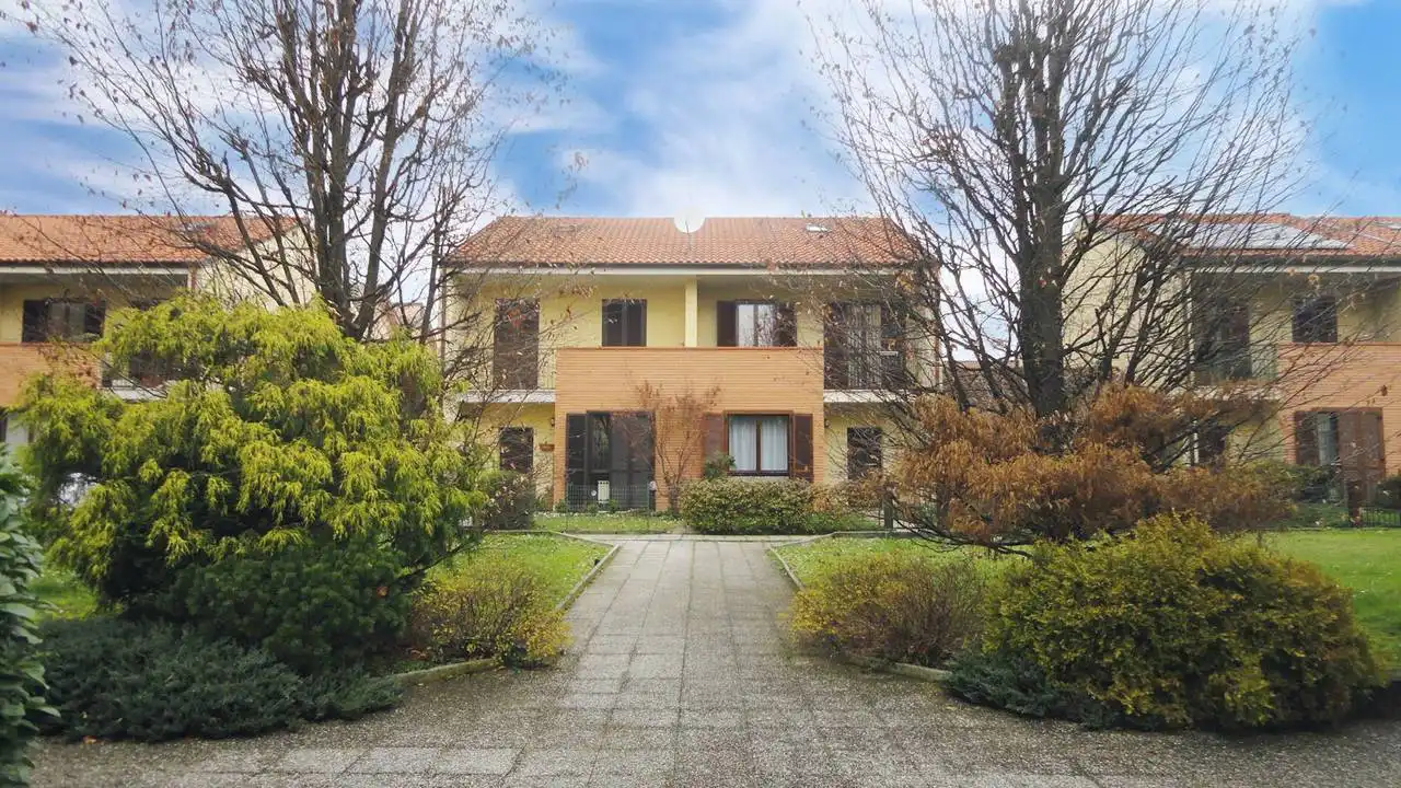 Villa-di-testa-con-giardino-in-vendita-a-Cavenago-Brianza