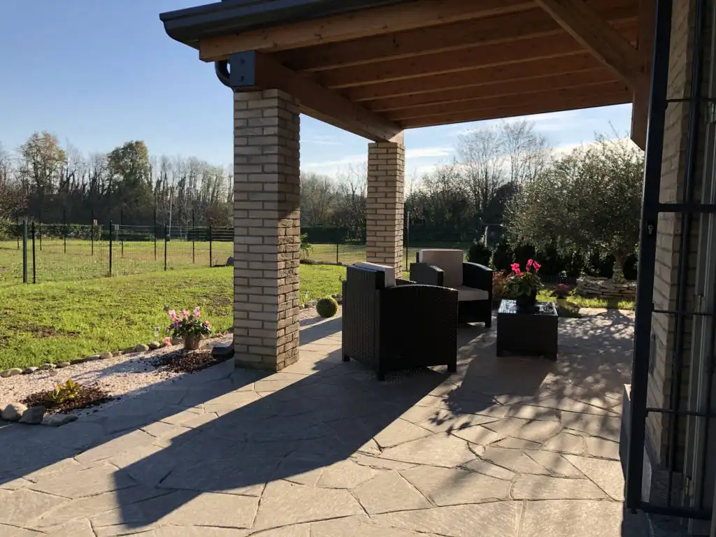 Villa-di-testa-in-vendita-a-Sulbiate-giardino-1.660-mq-13
