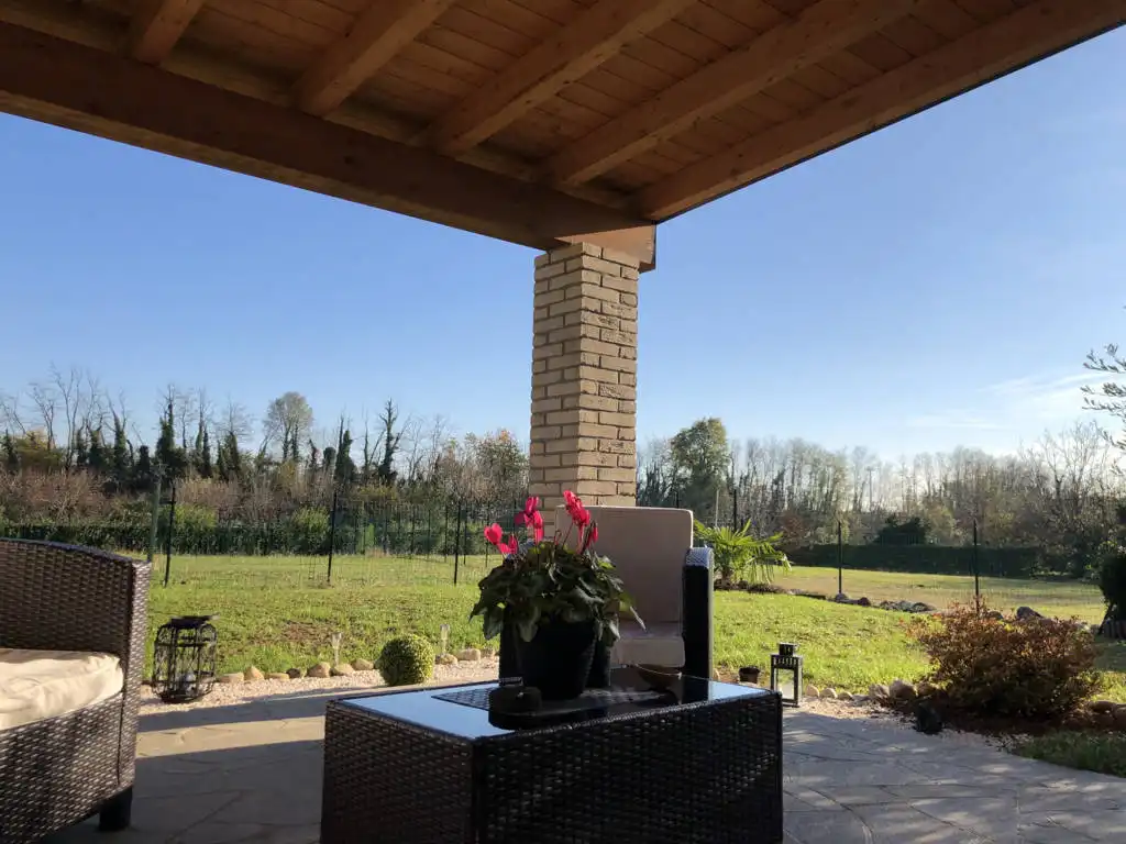 Villa-di-testa-in-vendita-a-Sulbiate-giardino-1.660-mq-17